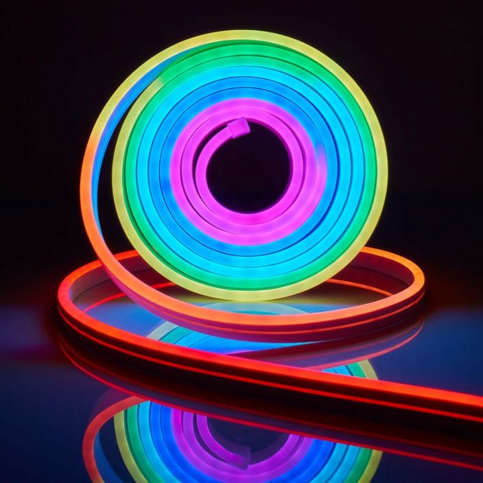 Nedis SmartLife RGB LED-Nauha Neontyylista LED-nauhaa voi kayttaa seka sisalla etta ulkona, silla siina on vesitiivis kotelo