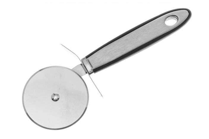 Maku Pizzaleikkuri Tyylikasta terasta, ergonominen ja luistamaton kadensija. Kasinpesu.