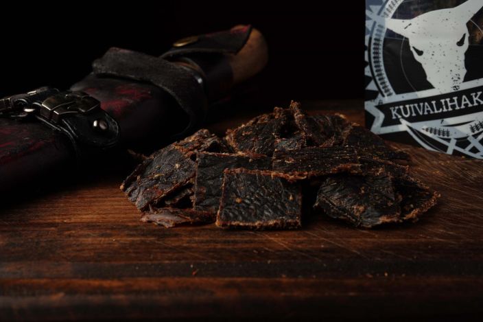 Kuivalihakundi Beef Jerky Savu naudanpaisti, gluteeniton soijakastike (vesi, soijaproteiinihydrolysaatti, suola),