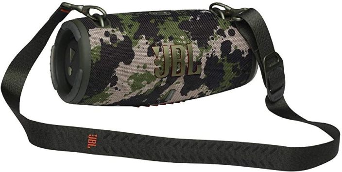 JBL Xtreme 3 -Bluetooth-matkakaiutin Camo Uima-altaalla. Piknikilla. Rentoutumassa. Musiikki tekee juhlan. Kannettava JBL