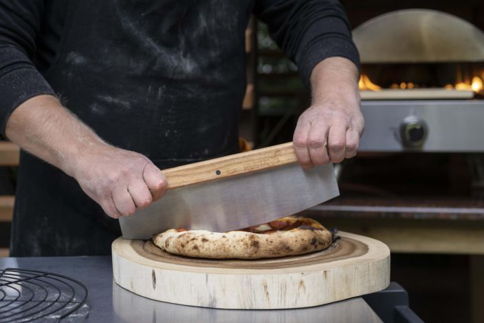 Mustang Pizzaleikkuri Pizzaleikkuri. Tukeva puu kahva