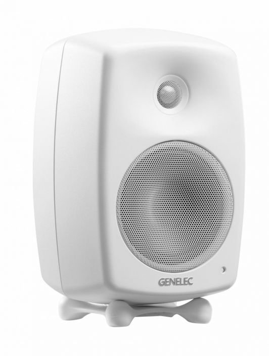 Genelec G Three B White G Threen muotoilu ja suorituskyky ovat tehneet siita erittain suositun mallin sisustusystavallista