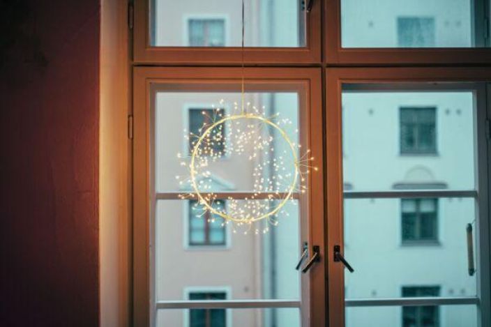 Airam Elsie Kranssi 30cm valk. Sisakayttoon.