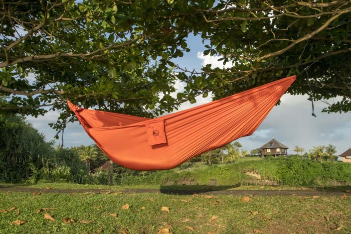 Ticket To The Moon Compact Hammock Orange Single. Oranssi Alkuperaisvalmistajan Compact Hammock on entistakin