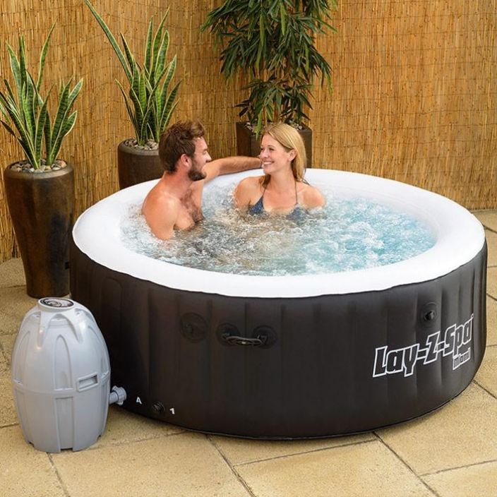 Lay-Z-Spa Miami Poreamme, 2022 Altaan koko 180 x 66 cm, tilavuus 840 litraa. Lammitys +40°C. Pakkaus sisaltaa altaan,