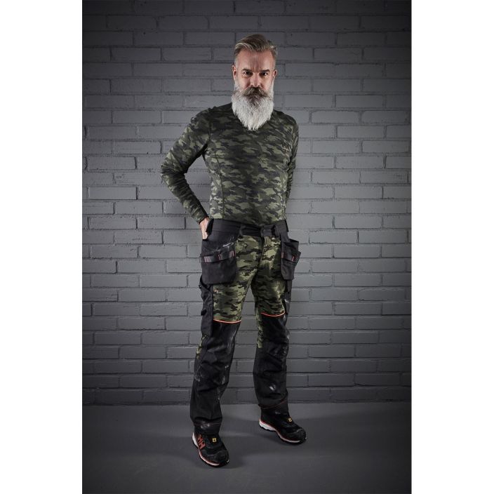 Helly Hansen Workwear HOUSUT STRETCH CHELSEA EVO CAMO VIHREA/MUSTA - Paamateriaali neljaan suuntaan joustava 93% polyamidia,