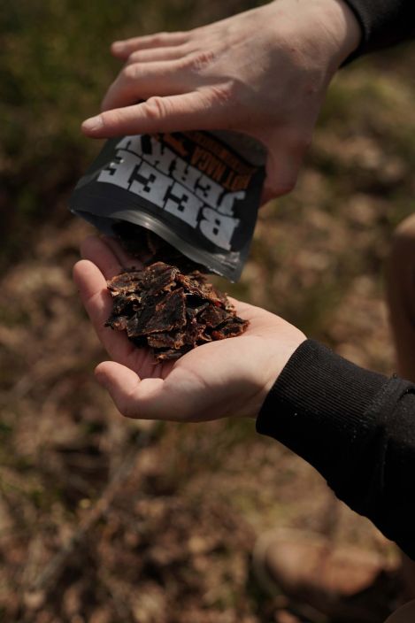 Kuivalihakundi Beef Jerky Original naudanpaisti, gluteeniton soijakastike ( vesi, soijaproteiinihydrolysaatti, suola),