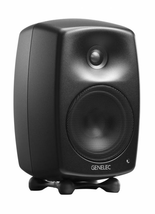 Genelec G Three B Black G Threen muotoilu ja suorituskyky ovat tehneet siita erittain suositun mallin sisustusystavallista