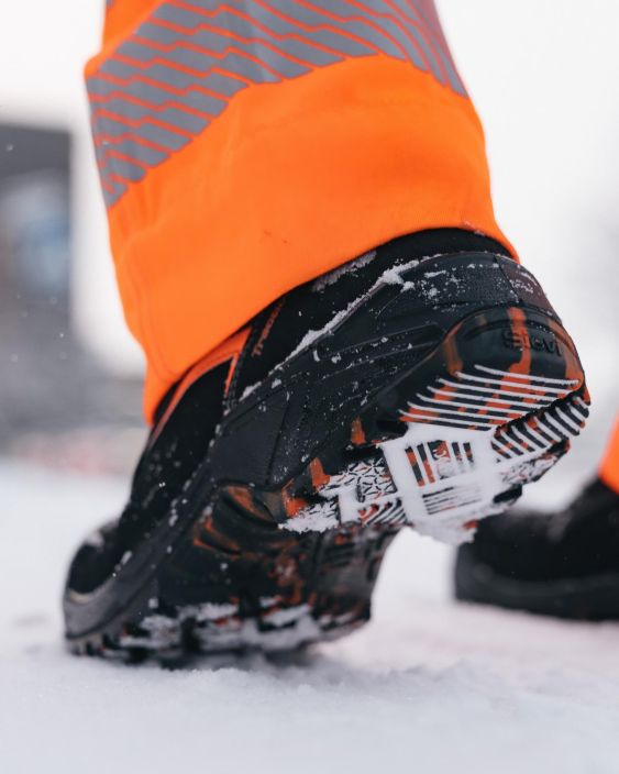 SIEVI TURVAJALKINE HIKER ROLLER XL+ S3 Hiker Roller -nilkkurin kayttomukavuus on maksimoitu FlexEnergy®-joustoelementilla, SIEVI TURVAJALKINE HIKER ROLLER XL+ S3 Hiker Roller -nilkkurin kayttomukavuus on maksimoitu FlexEnergy®-joustoelementilla,