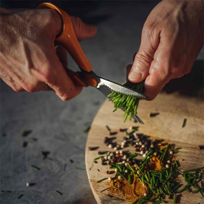 Fiskars Classic Keittiösakset 18 cm tuotekuva 1