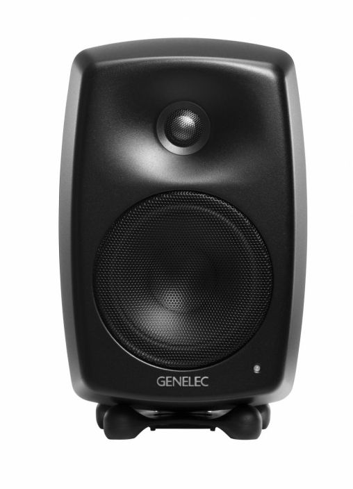 Genelec G Three B Black G Threen muotoilu ja suorituskyky ovat tehneet siita erittain suositun mallin sisustusystavallista