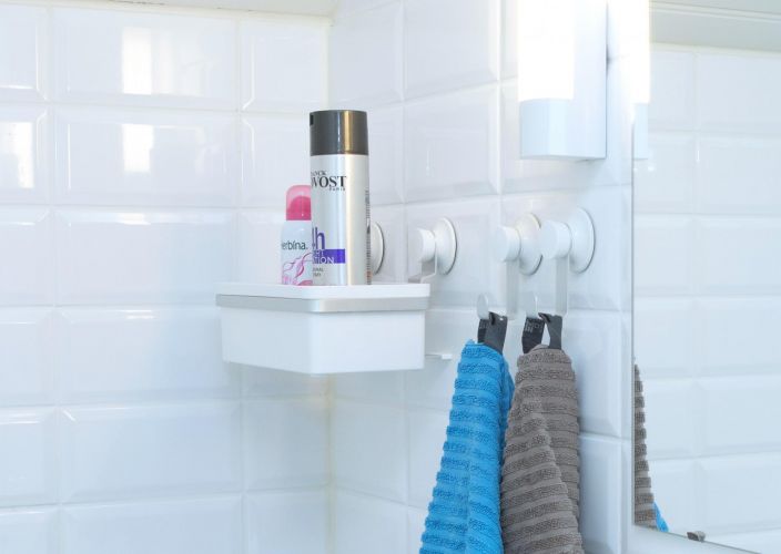 Sini kylpyhuoneteline ruuviton Kevyt ja monikayttoinen Ruuviton kylpyhuoneteline soveltuu kylpyhuoneeseen, keittioon ja