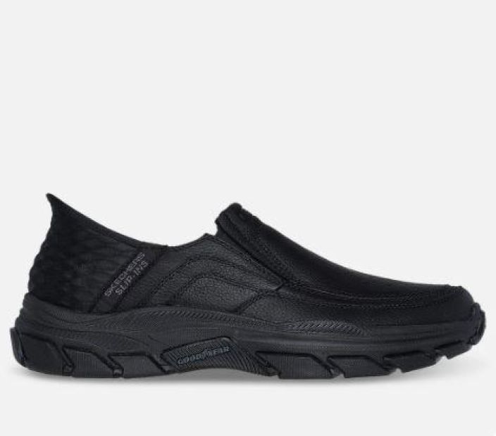 Skechers miesten Relaxed Fit: Slip-ins: Respected- Elgin musta Nama moc-toe -tyyliset slip ins -kengat on helppo sujauttaa