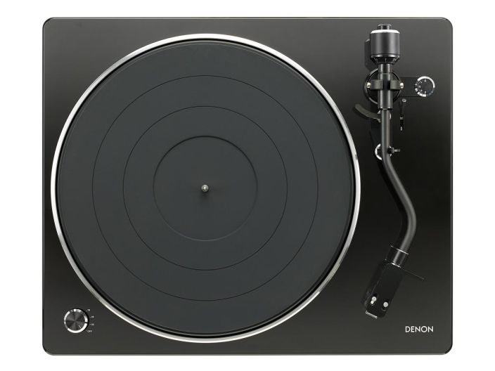 Denon DP-450USB Levysoitin (Musta) Hi-Fi luokan levysoitin S-Shape aanivarrella ja USB-liitannalla. Tukeva rakenne ja