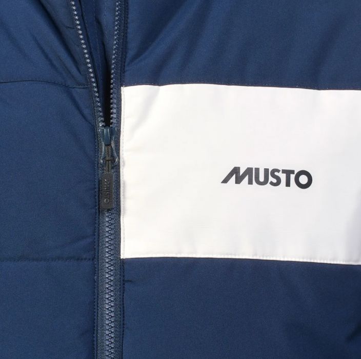 Musto miesten 64 puffer takki navy Kuori: 100% polyesteri - Eristysrunko: 100% polyesteri (kierratetty) - Vuori: 100%